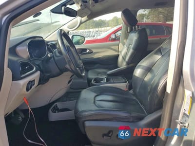 Zdjęcie 7 z 13 samochodu: 2020 CHRYSLER PACIFICA TOURING L VIN:2C4RC1BG4LR271264 - miniatura