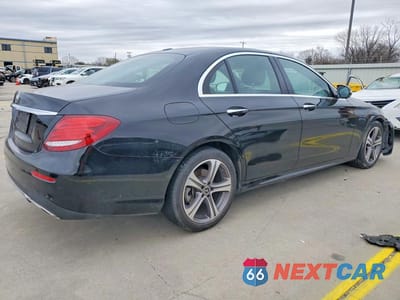 Trzecie zdjęcie samochodu z tyłu: 2020 MERCEDES-BENZ E 350 VIN:W1KZF8DB6LA816215 - miniatura
