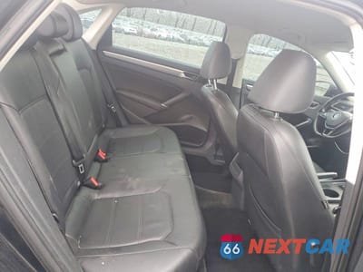 Zdjęcie 10 z 11 samochodu: 2018 VOLKSWAGEN PASSAT VIN:1VWAA7A31JC004056 - miniatura