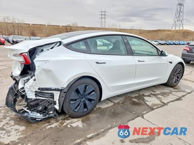 Trzecie zdjęcie samochodu z tyłu: 2025 TESLA MODEL 3 VIN:5YJ3E1EB3SF034016 - miniatura