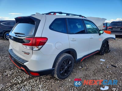Trzecie zdjęcie samochodu z tyłu: 2020 SUBARU FORESTER SPORT VIN:JF2SKAMC6LH491419 - miniatura