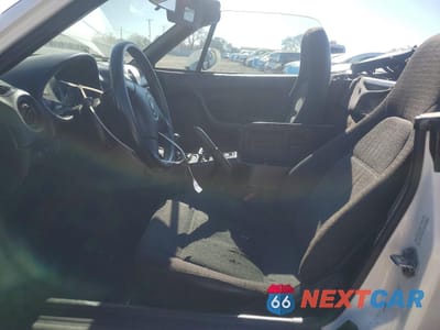 Zdjęcie 7 z 12 samochodu: 1999 MAZDA MX-5 MIATA VIN:JM1NB3530X0113851 - miniatura