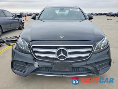 Piąte zdjęcie samochodu w środku: 2020 MERCEDES-BENZ E 350 VIN:W1KZF8DB6LA816215 - miniatura