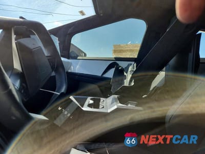 Zdjęcie 7 z 13 samochodu: 2024 TESLA CYBERTRUCK VIN:7G2CEHED7RA014463 - miniatura