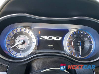 Zdjęcie 9 z 12 samochodu: 2019 CHRYSLER 300 LIMITED VIN:2C3CCAEG0KH555615 - miniatura