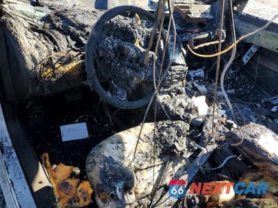 Zdjęcie 8 z 11 samochodu: 2016 CHRYSLER 300 LIMITED VIN:2C3CCAAG3GH198329 - miniatura