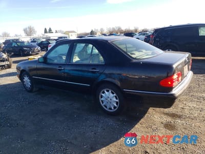 Drugie zdjęcie samochodu z przodu: 1996 MERCEDES-BENZ E 320 VIN:WDBJF55F0TJ020100 - miniatura