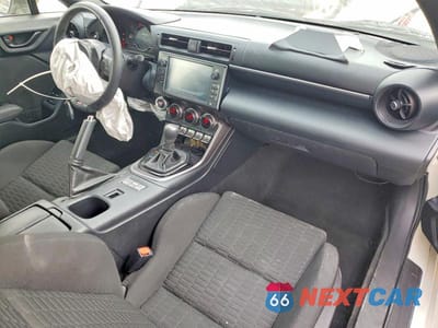 Zdjęcie 8 z 12 samochodu: 2023 TOYOTA GR 86 VIN:JF1ZNBC15P8762752 - miniatura