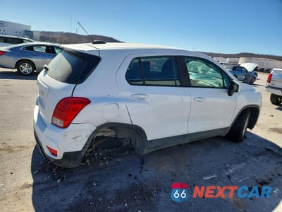 Trzecie zdjęcie samochodu z tyłu: 2019 CHEVROLET TRAX LS VIN:3GNCJKSB4KL369669 - miniatura