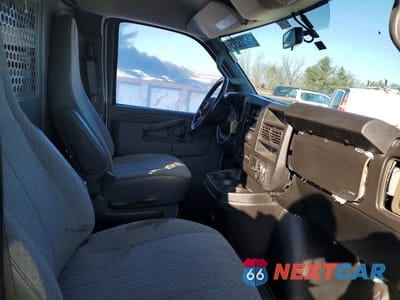 Zdjęcie 11 z 14 samochodu: 2020 CHEVROLET EXPRESS G2500 UTILITY / SERVICE VAN VIN:1GCWGAFG3L1261895 - miniatura