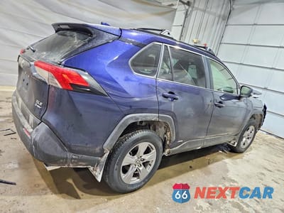 Trzecie zdjęcie samochodu z tyłu: 2025 TOYOTA RAV4 VIN:JTMRWRFV7SD341730 - miniatura