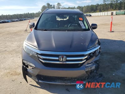 Piąte zdjęcie samochodu w środku: 2017 HONDA PILOT TOURING VIN:5FNYF5H95HB025393 - miniatura