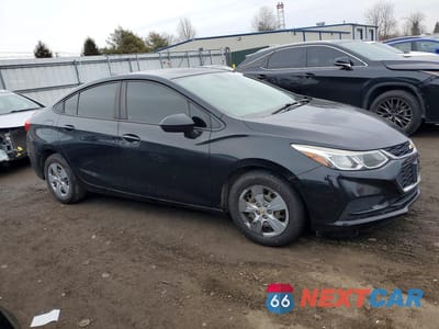 Czwarte zdjęcie samochodu z boku: 2018 CHEVROLET CRUZE LS VIN:1G1BC5SM5J7182213 - miniatura