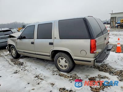 Drugie zdjęcie samochodu z przodu: 1998 CHEVROLET TAHOE C1500 VIN:1GNEC13R4WJ375753 - miniatura