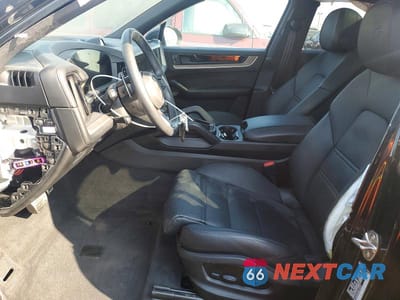 Zdjęcie 7 z 12 samochodu: 2025 PORSCHE CAYENNE E-HYBRID VIN:WP1AE2AY4SDA16914 - miniatura