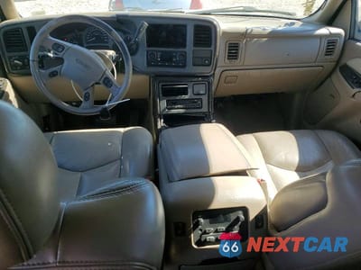 Zdjęcie 8 z 14 samochodu: 2005 GMC YUKON XL DENALI VIN:1GKFK66U35J145539 - miniatura