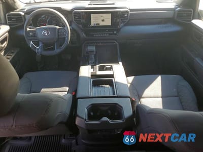 Zdjęcie 8 z 13 samochodu: 2025 TOYOTA TUNDRA SR VIN:5TFKB5DAXSX330449 - miniatura