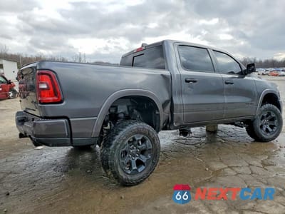 Trzecie zdjęcie samochodu z tyłu: 2025 RAM 1500 BIG HORN VIN:1C6SRFFP3SN633420 - miniatura