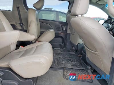Zdjęcie 11 z 13 samochodu: 2017 TOYOTA SIENNA XLE VIN:5TDDZ3DC3HS176532 - miniatura