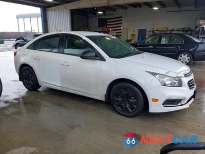 Czwarte zdjęcie samochodu z boku: 2015 CHEVROLET CRUZE LS VIN:1G1PA5SH5F7169774 - miniatura