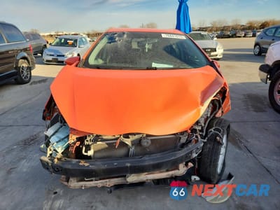 Piąte zdjęcie samochodu w środku: 2013 TOYOTA PRIUS C VIN:JTDKDTB37D1034863 - miniatura