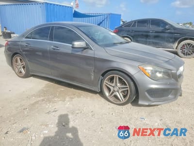 Czwarte zdjęcie samochodu z boku: 2015 MERCEDES-BENZ CLA 250 VIN:WDDSJ4EB0FN275053 - miniatura