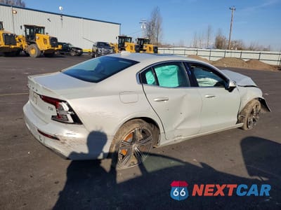 Trzecie zdjęcie samochodu z tyłu: 2019 VOLVO S60 T5 INSCRIPTION VIN:7JR102FL2KG016861 - miniatura