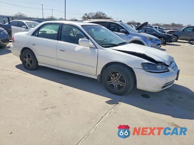 Czwarte zdjęcie samochodu z boku: 2002 HONDA ACCORD EX VIN:1HGCG165X2A052199 - miniatura