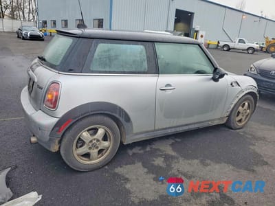 Trzecie zdjęcie samochodu z tyłu: 2010 MINI COOPER VIN:WMWMF3C5XATZ28128 - miniatura