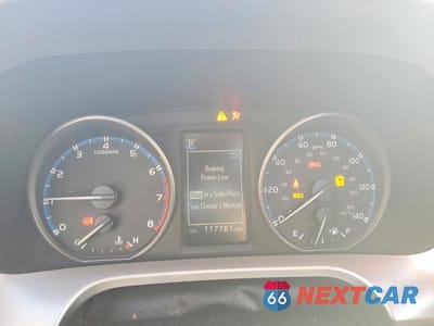 Zdjęcie 9 z 13 samochodu: 2017 TOYOTA RAV4 XLE VIN:JTMWFREV9HJ119365 - miniatura