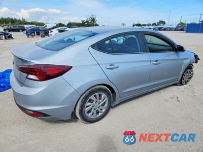 Trzecie zdjęcie samochodu z tyłu: 2020 HYUNDAI ELANTRA SE VIN:KMHD74LF1LU952910 - miniatura