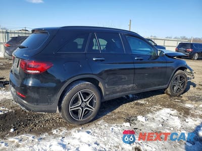 Trzecie zdjęcie samochodu z tyłu: 2021 MERCEDES-BENZ GLC 300 4MATIC VIN:W1N0G8EB3MV321374 - miniatura