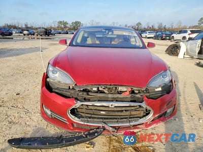 Piąte zdjęcie samochodu w środku: 2013 TESLA MODEL S VIN:5YJSA1CG4DFP20090 - miniatura