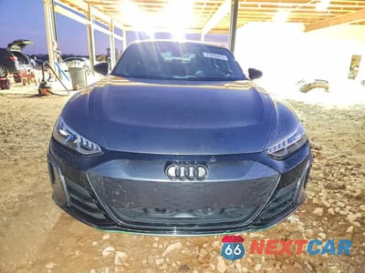 Piąte zdjęcie samochodu w środku: 2024 AUDI RS E-TRON GT VIN:WAUBHBFW2R7901557 - miniatura