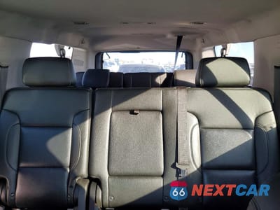 Zdjęcie 10 z 13 samochodu: 2018 CHEVROLET SUBURBAN C1500 LT VIN:1GNSCHKC6JR390578 - miniatura