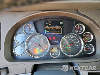 Zdjęcie 8 z 10 samochodu: 2015 KENWORTH T680 SEMI TRUCK VIN:1XKYD49X3FJ459867 - miniatura