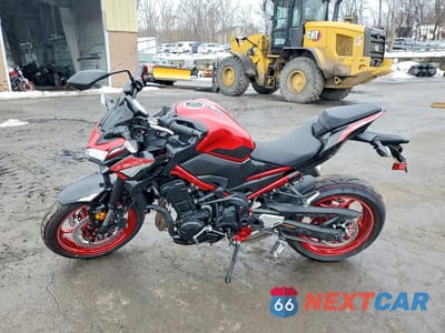 Trzecie zdjęcie samochodu z tyłu: 2024 KAWASAKI ZR900 F VIN:ML5ZRDF11RDA72364 - miniatura