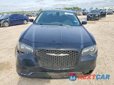 Piąte zdjęcie samochodu w środku: 2019 CHRYSLER 300 TOURING VIN:2C3CCAAG3KH682929 - miniatura
