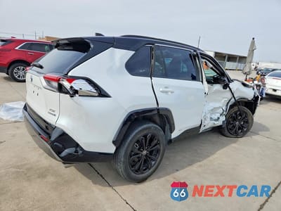 Trzecie zdjęcie samochodu z tyłu: 2023 TOYOTA RAV4 HYBRID XSE VIN:4T3E6RFV5PU108793 - miniatura