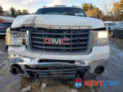 Piąte zdjęcie samochodu w środku: 2007 GMC SIERRA K2500 HEAVY DUTY VIN:1GTHK24K47E549394 - miniatura