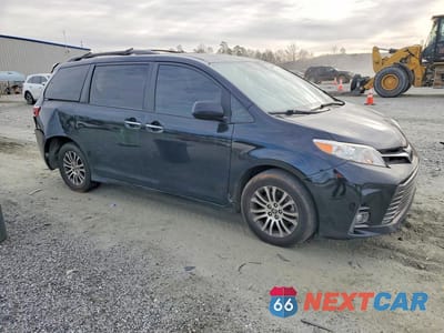 Czwarte zdjęcie samochodu z boku: 2020 TOYOTA SIENNA XLE VIN:5TDYZ3DC4LS063778 - miniatura