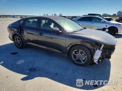 Czwarte zdjęcie samochodu z boku: 2025 KIA K4 LXS VIN:3KPFT4DE8SE049696 - miniatura