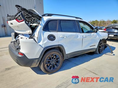 Trzecie zdjęcie samochodu z tyłu: 2023 JEEP CHEROKEE ALTITUDE LUX VIN:1C4PJMMB4PD110888 - miniatura