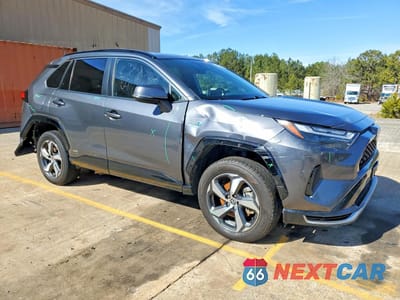 Czwarte zdjęcie samochodu z boku: 2023 TOYOTA RAV4 PRIME SE VIN:JTMCB3FVXPD145044 - miniatura