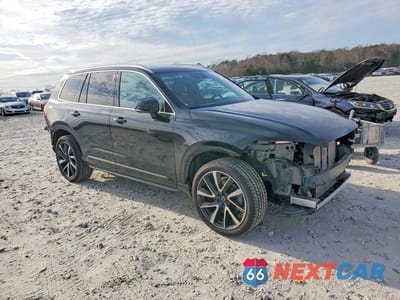 Czwarte zdjęcie samochodu z boku: 2022 VOLVO XC90 T6 MOMENTUM VIN:YV4A22PK1N1809281 - miniatura