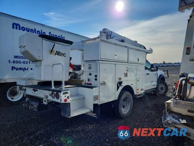 Trzecie zdjęcie samochodu z tyłu: 2024 FORD F550 SUPER DUTY BUCKET TRUCK VIN:1FDUF5HT7RDA30397 - miniatura