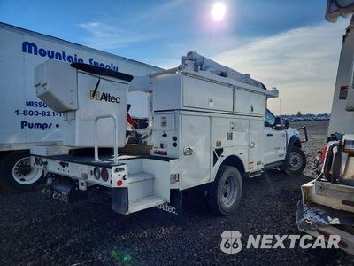 Trzecie zdjęcie samochodu z tyłu: 2024 FORD F550 SUPER DUTY BUCKET TRUCK VIN:1FDUF5HT7RDA30397 - miniatura