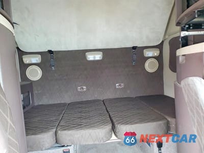 Zdjęcie 6 z 10 samochodu: 2017 VOLVO VNL SEMI TRUCK VIN:4V4NC9EJXHN967883 - miniatura