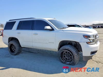Czwarte zdjęcie samochodu z boku: 2017 CHEVROLET TAHOE K1500 LT VIN:1GNSKBKC2HR214329 - miniatura