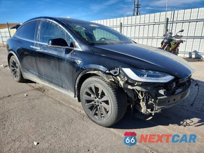 Czwarte zdjęcie samochodu z boku: 2019 TESLA MODEL X VIN:5YJXCDE22KF180691 - miniatura